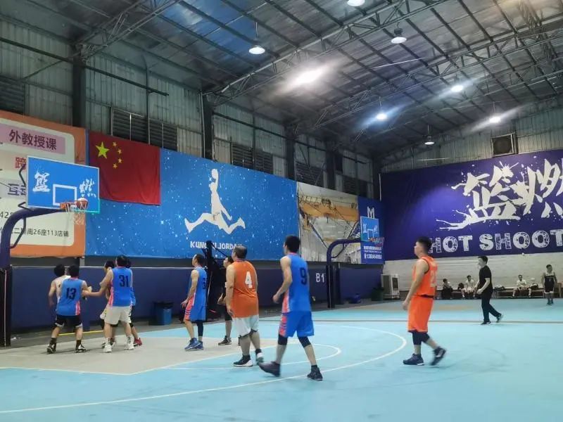 24直播网:激情夏日,迎“篮”而上!一场超精彩的篮球对决开始了……(图5) 24直播网:激情夏日,迎“篮”而上!一场超精彩的篮球对决开始了……(图5)